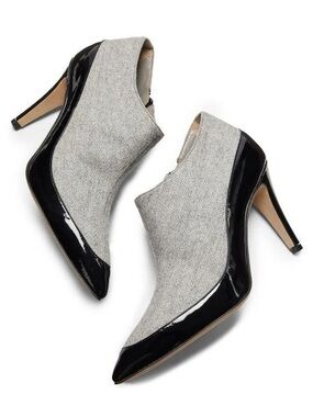 NEW Manolo Blahnik Archepla Gray Wool and Black Patent Ankle Booties Size 37.5